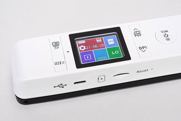 IRIScan Book 7 close color screen display